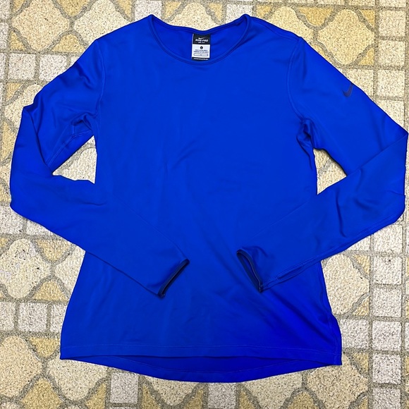 Nike Tops - EUC Nike pro shirt